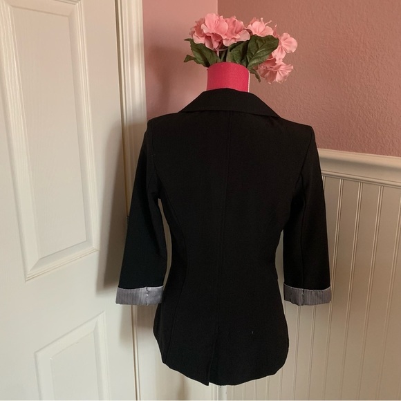 Black 1-Button Blazer with 3/4 Sleeve IZ Byer size medium - Picture 6 of 7